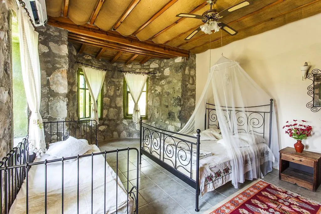 Bed and Breakfast Otantik Tas Ev Dalaman 3*,